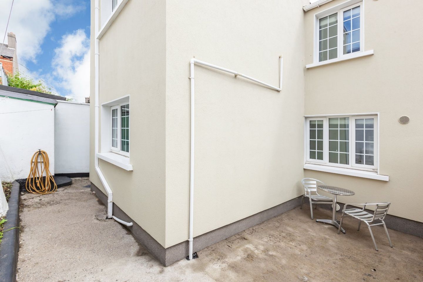 15 Blackquiere Villas, Off North Circular Road, Royal Canal Bank, Dublin 7, D07RY17 4