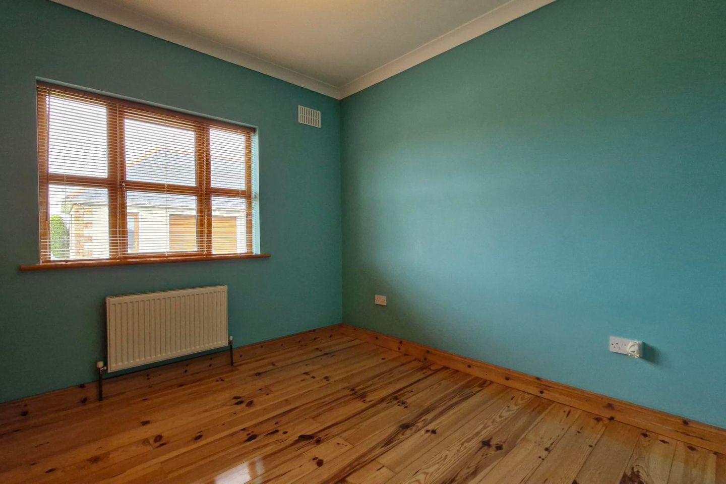 Eskermore, Ballinamore Bridge, Ballinasloe, Co. Galway, H53XK63 11